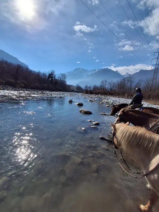 Il fiume in controluce visto dalla sella