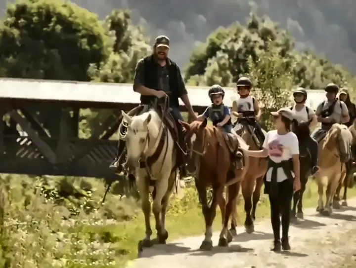 Passeggiata con le famiglie e i bambini